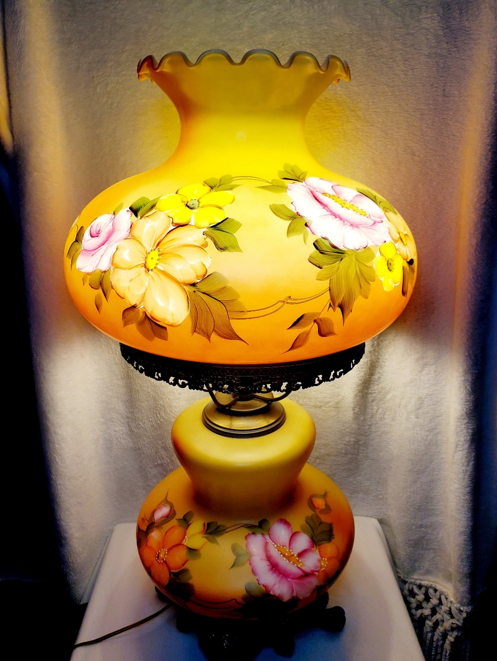 1900's Large -  Gone With The Wind Huricane Lamp